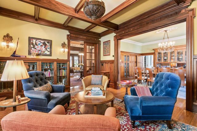 1005 Mount Curve Avenue, Minneapolis, MN 55403