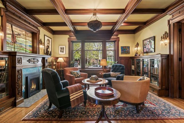 1005 Mount Curve Avenue, Minneapolis, MN 55403