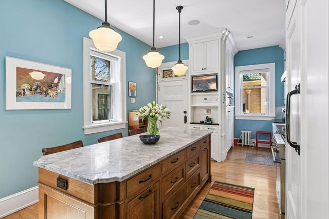 1005 Mount Curve Avenue, Minneapolis, MN 55403