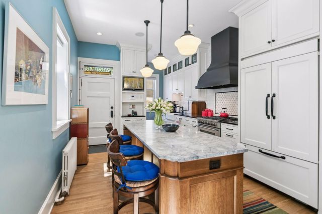 1005 Mount Curve Avenue, Minneapolis, MN 55403