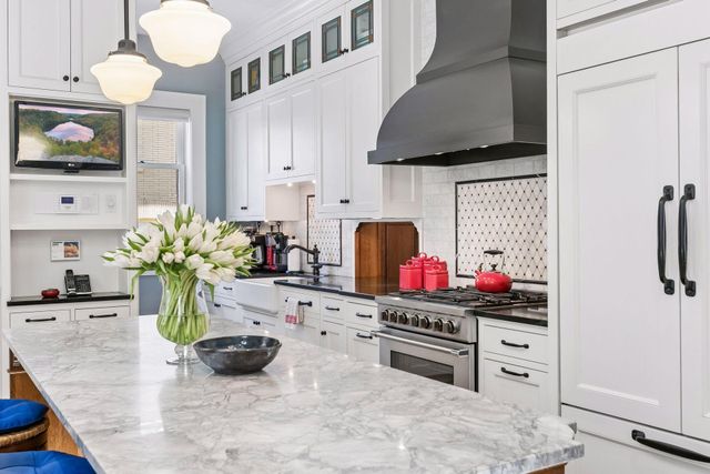 1005 Mount Curve Avenue, Minneapolis, MN 55403