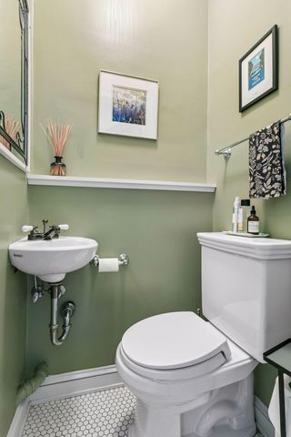 1005 Mount Curve Avenue, Minneapolis, MN 55403