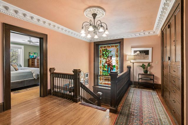 1005 Mount Curve Avenue, Minneapolis, MN 55403