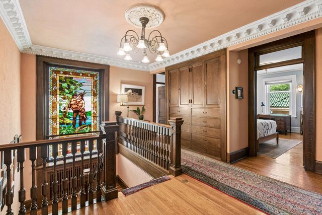 1005 Mount Curve Avenue, Minneapolis, MN 55403