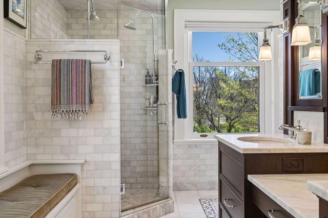 1005 Mount Curve Avenue, Minneapolis, MN 55403