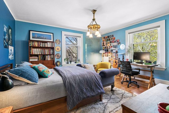 1005 Mount Curve Avenue, Minneapolis, MN 55403