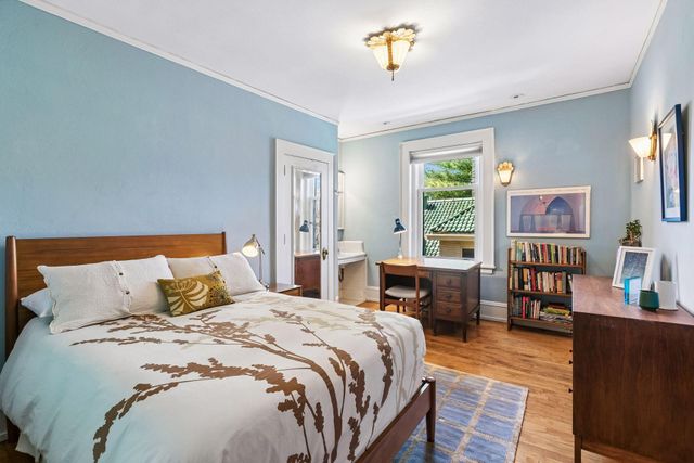 1005 Mount Curve Avenue, Minneapolis, MN 55403