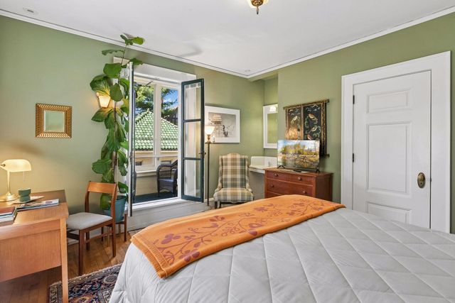 1005 Mount Curve Avenue, Minneapolis, MN 55403