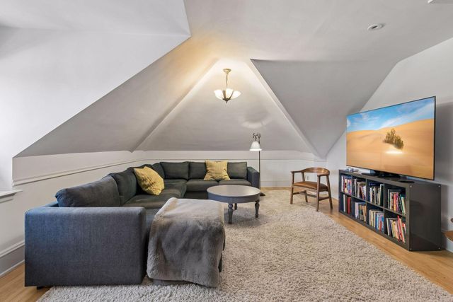 1005 Mount Curve Avenue, Minneapolis, MN 55403