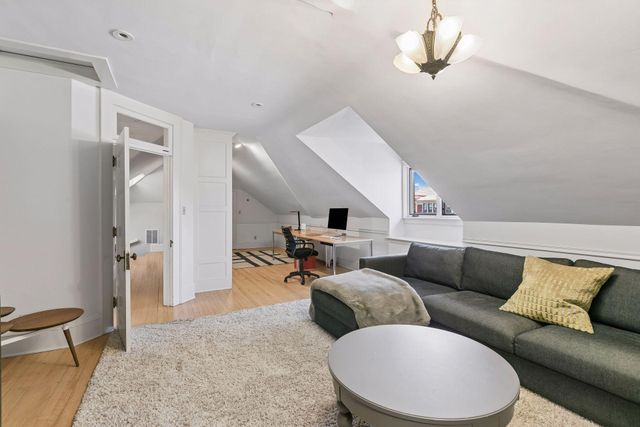 1005 Mount Curve Avenue, Minneapolis, MN 55403