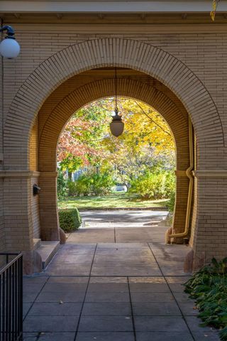 1005 Mount Curve Avenue, Minneapolis, MN 55403