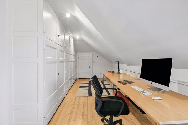 1005 Mount Curve Avenue, Minneapolis, MN 55403