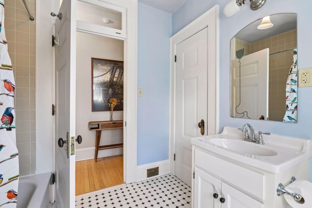 1005 Mount Curve Avenue, Minneapolis, MN 55403