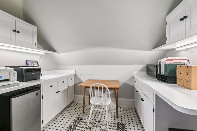 1005 Mount Curve Avenue, Minneapolis, MN 55403