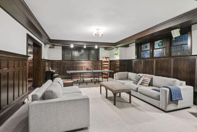 1005 Mount Curve Avenue, Minneapolis, MN 55403