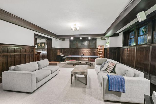 1005 Mount Curve Avenue, Minneapolis, MN 55403