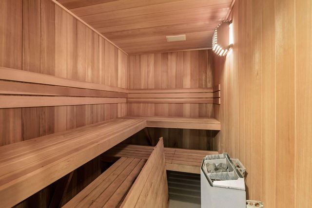 1005 Mount Curve Avenue, Minneapolis, MN 55403