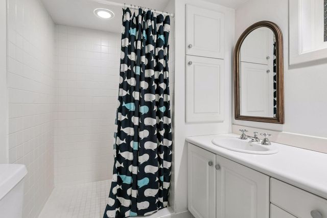 1005 Mount Curve Avenue, Minneapolis, MN 55403