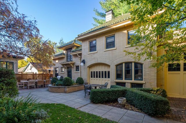 1005 Mount Curve Avenue, Minneapolis, MN 55403