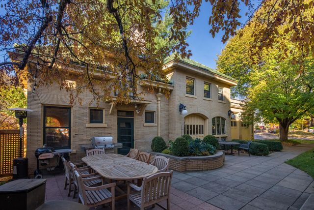 1005 Mount Curve Avenue, Minneapolis, MN 55403