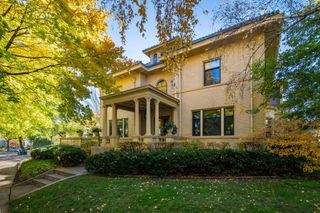 1005 Mount Curve Avenue, Minneapolis, MN 55403