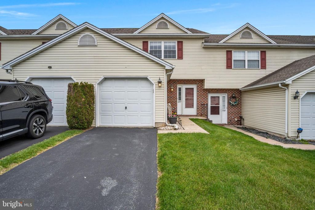 7251 HUNTINGDON ST, Harrisburg, PA 17111
