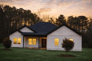 337 W Ridgeway Road, Maysville, GA 30558