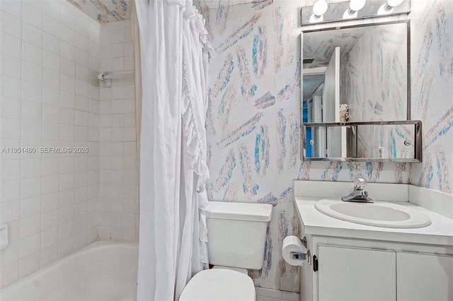 6085 N Sabal Palm Blvd 208, Tamarac, FL 33319