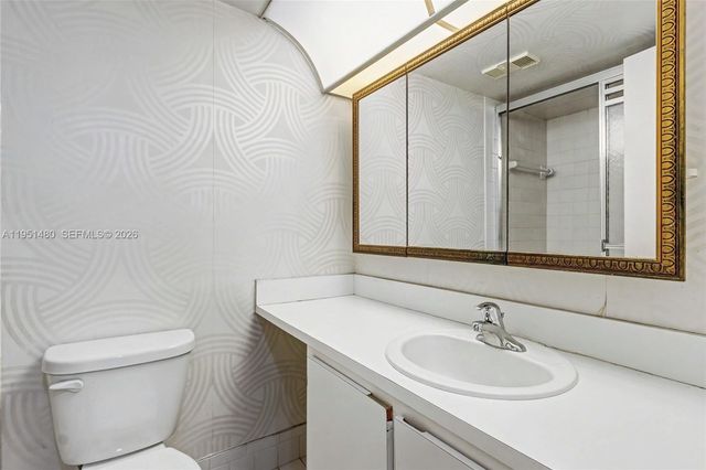 6085 N Sabal Palm Blvd 208, Tamarac, FL 33319