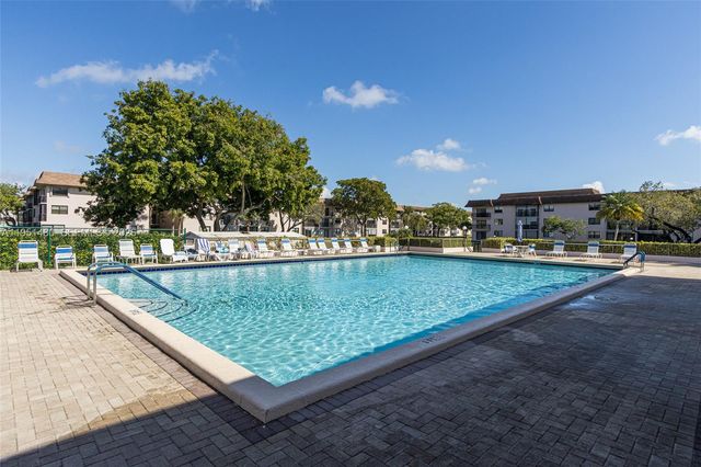 6085 N Sabal Palm Blvd 208, Tamarac, FL 33319