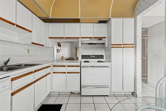 6085 N Sabal Palm Blvd 208, Tamarac, FL 33319