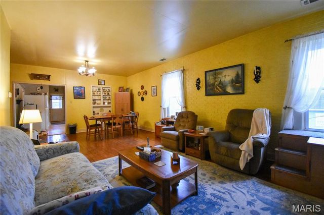 200 W Garrison Street, Gillespie, IL 62033