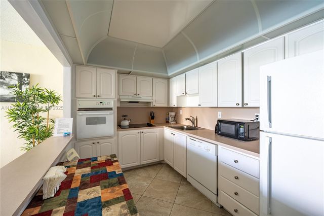 19370 Collins Avenue 407, Sunny Isles Beach, FL 33160