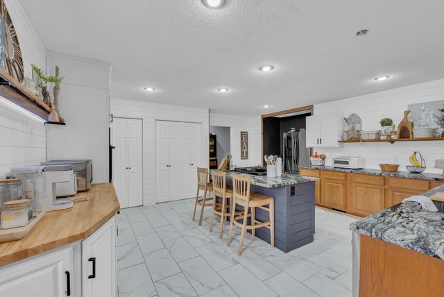 2142 Keno Dr, Crossville, TN 38572