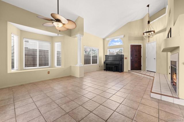 1813 Avenida Segovia, Oceanside, CA 92056