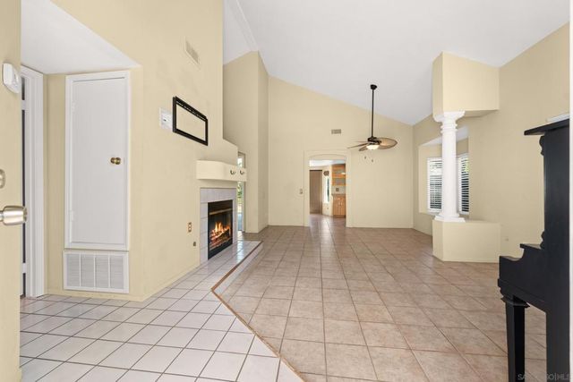 1813 Avenida Segovia, Oceanside, CA 92056