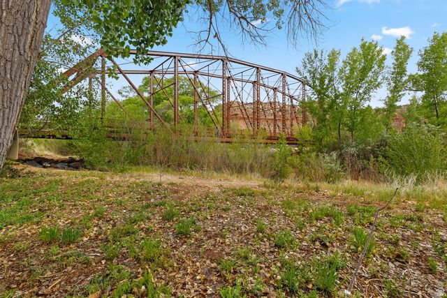 98 BRIDGE RD, Rockville, UT 84763