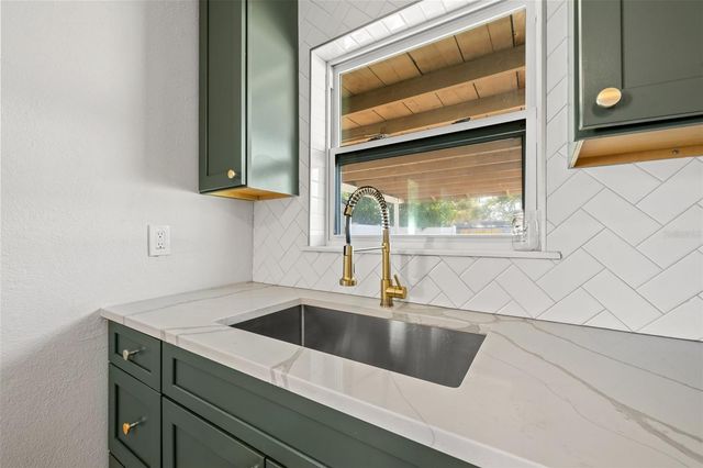 2105 52ND STREET S, St Petersburg, FL 33707