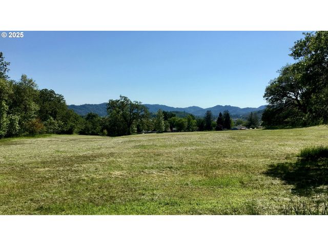 0 Ne EDENBOWER Blvd 1, Roseburg, OR 97470