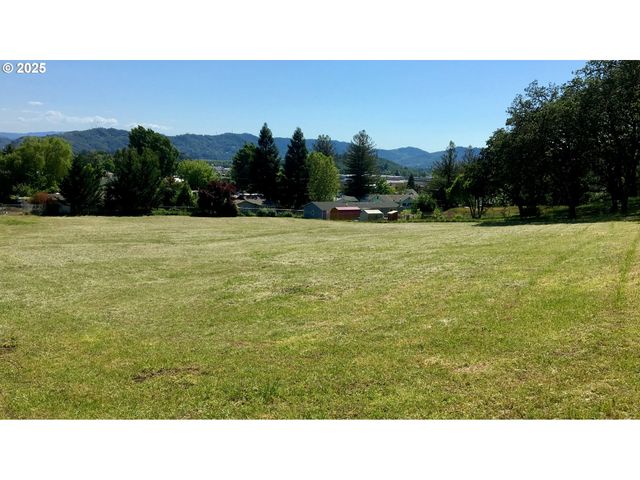 0 Ne EDENBOWER Blvd 1, Roseburg, OR 97470