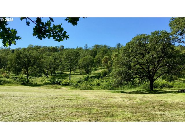 0 Ne EDENBOWER Blvd 1, Roseburg, OR 97470