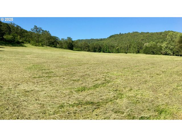 0 Ne EDENBOWER Blvd 1, Roseburg, OR 97470