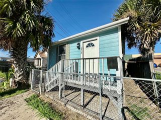 2414 Grover Avenue, Galveston, TX 77551