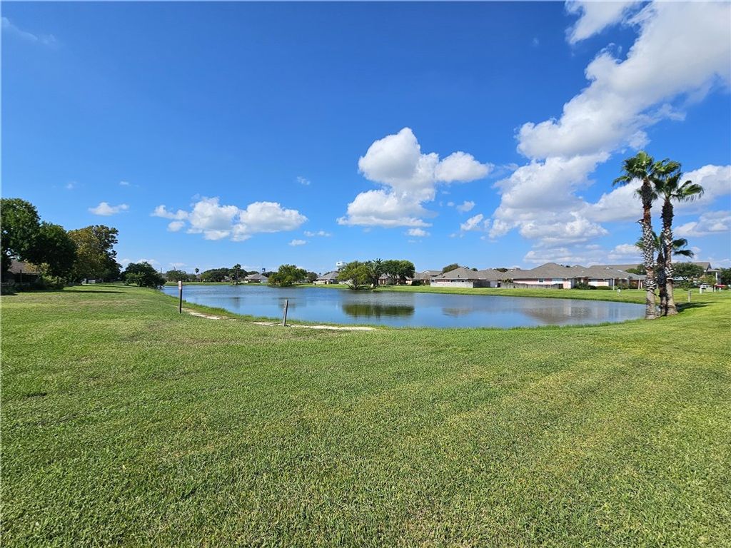 2315 Capri Dr, Ingleside, TX 78362 — photo 2