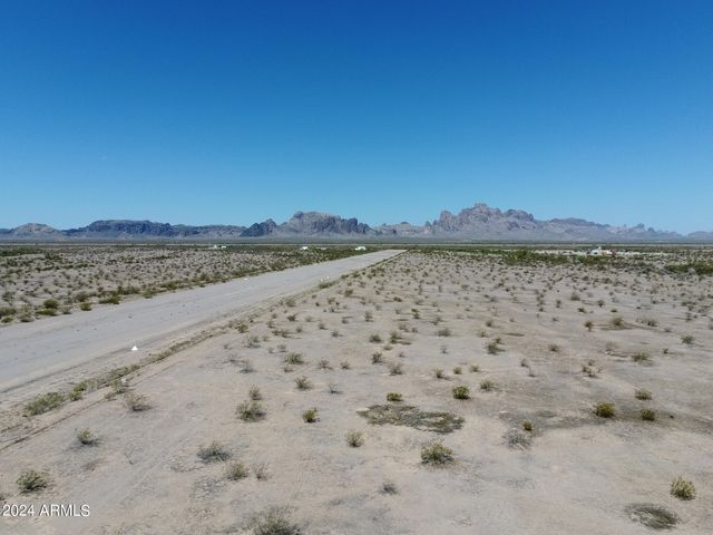 539x2 W Sunland Avenue A2, Tonopah, AZ 85354