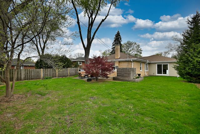 2307 Edna Avenue, Park Ridge, IL 60068