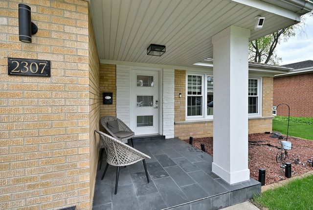 2307 Edna Avenue, Park Ridge, IL 60068