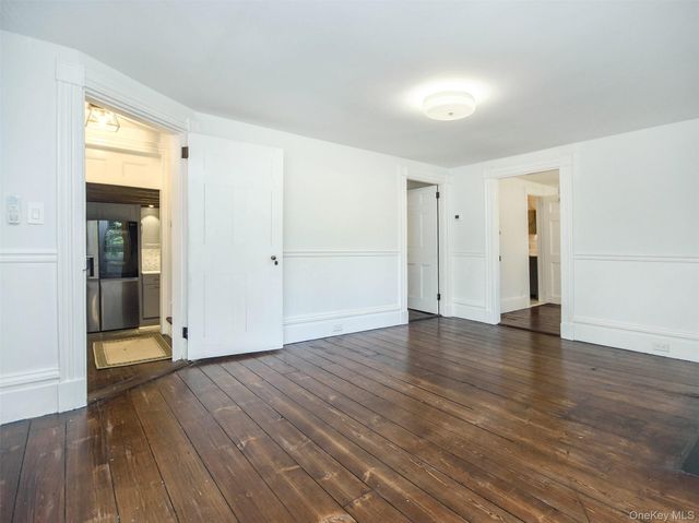 150 Main Street, Roslyn, NY 11576