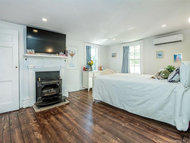 150 Main Street, Roslyn, NY 11576