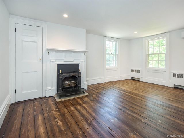 150 Main Street, Roslyn, NY 11576